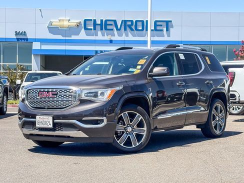 Used 2017 GMC Acadia Denali w/ Technology Package FWD image 1