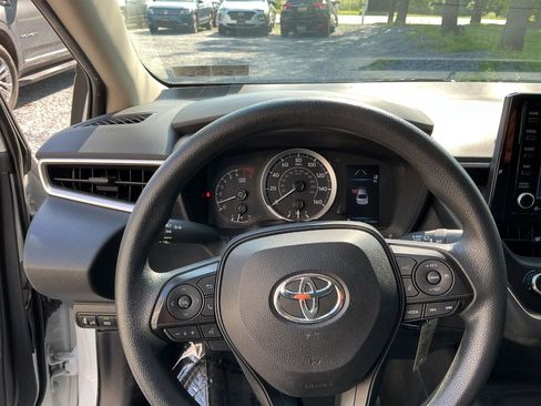 Used 2022 Toyota Corolla LE FWD image 12