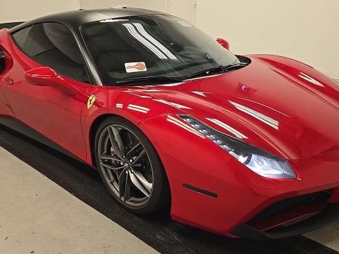 Used 2017 Ferrari 488 GTB RWD image 3
