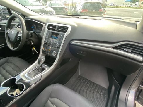 Used 2014 Ford Fusion SE FWD image 14