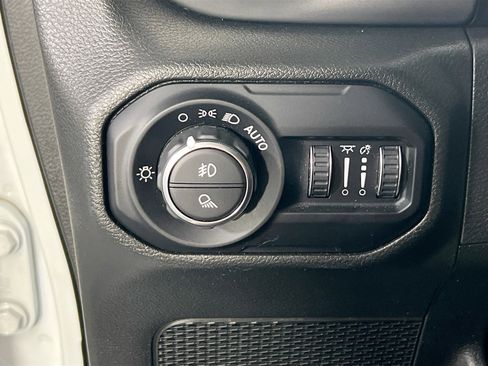 Used 2022 Jeep Gladiator Willys image 10