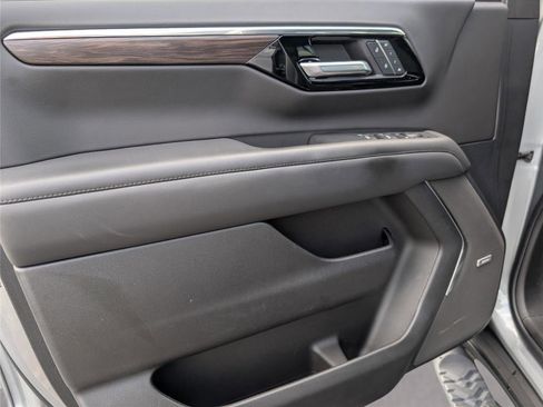 Used 2025 Chevrolet Tahoe Z71 w/ Z71 Off-Road Package AWD/4WD image 13