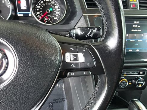 Used 2018 Volkswagen Tiguan SE AWD/4WD image 28