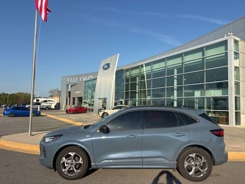 Used 2024 Ford Escape ST-Line image 2