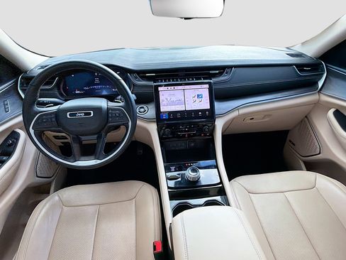 Used 2022 Jeep Grand Cherokee Limited w/ Luxury Tech Group II image 16