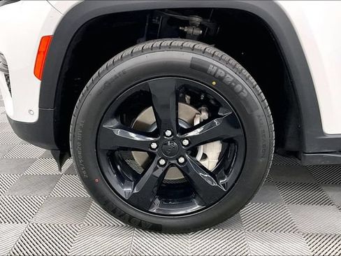 Used 2024 Jeep Grand Cherokee Limited w/ Luxury Tech Group II AWD/4WD image 10