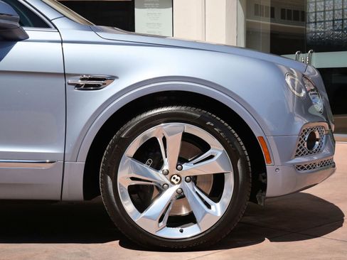 Used 2019 Bentley Bentayga AWD/4WD image 6