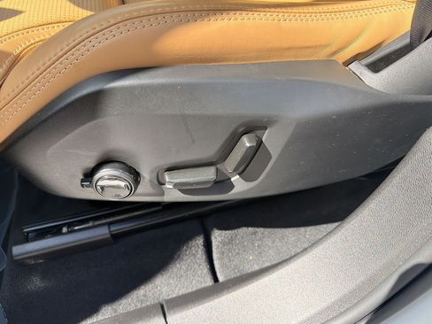 Used 2023 Volvo XC60 B5 Ultimate w/ Climate Package image 13