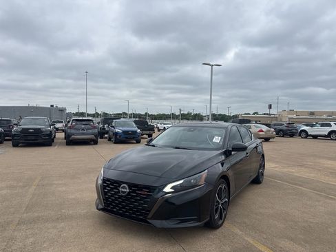 Certified 2023 Nissan Altima 2.5 SR w/ SR Premium Package FWD image 7