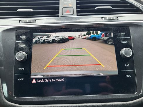 Used 2022 Volkswagen Tiguan SE FWD image 19