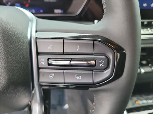 Used 2024 Chevrolet Colorado LT w/ LT Convenience Package III RWD image 24