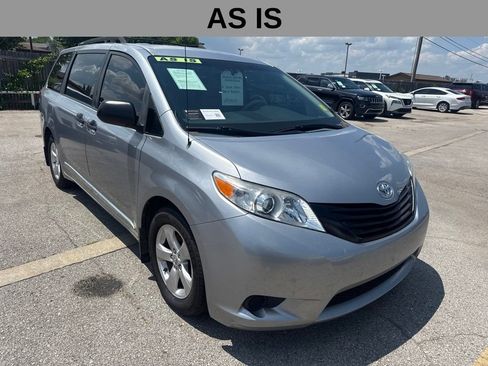Used 2014 Toyota Sienna L FWD image 3