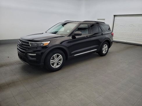 Used 2020 Ford Explorer XLT w/ Equipment Group 202A RWD image 2
