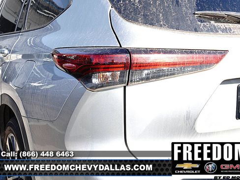 Used 2022 Toyota Highlander XSE FWD image 9