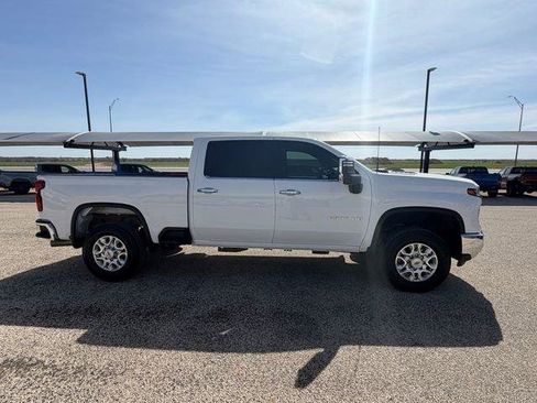Used 2024 Chevrolet Silverado 2500 LTZ AWD/4WD image 4