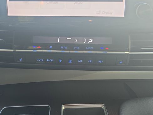 Used 2023 Toyota Sienna XLE FWD image 23
