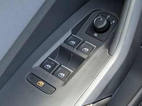 New 2026 Volkswagen Jetta SE FWD image 18