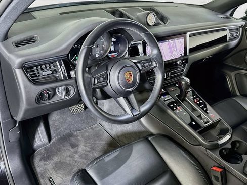 Certified 2023 Porsche Macan AWD/4WD image 4
