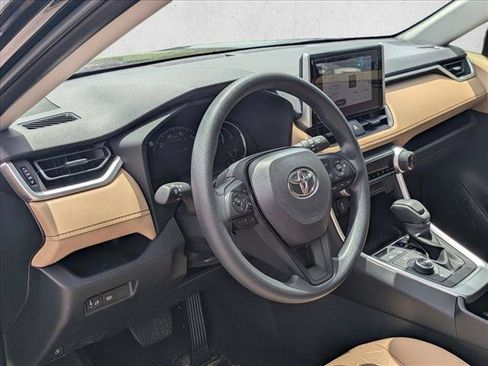 Used 2025 Toyota RAV4 XLE AWD/4WD image 9