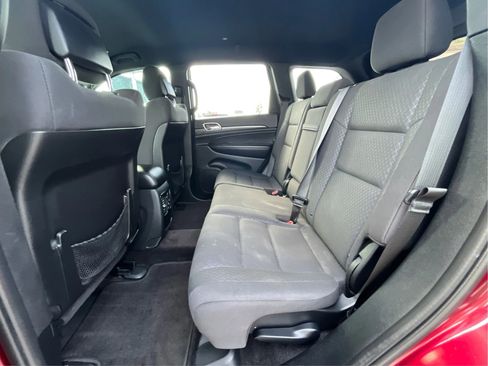 Used 2018 Jeep Grand Cherokee Laredo RWD image 12