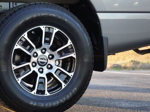 Used 2024 Nissan Titan SV w/ SV Convenience Package image 47