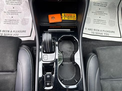 Used 2021 Volvo XC40 T5 R-Design w/ Climate Package image 19