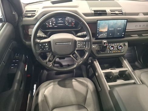Certified 2025 Land Rover Defender 110 X AWD/4WD image 9