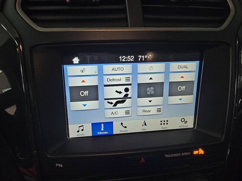 Used 2018 Ford Explorer XLT w/ Equipment Group 202A AWD/4WD image 34
