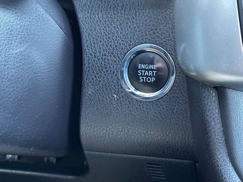 Certified 2017 Toyota Highlander SE image 23