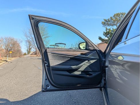 Used 2023 BMW M550i xDrive w/ Executive Package image 10