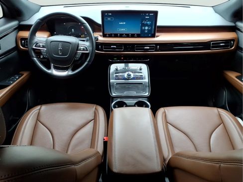 Used 2023 Lincoln Nautilus Reserve AWD/4WD image 11