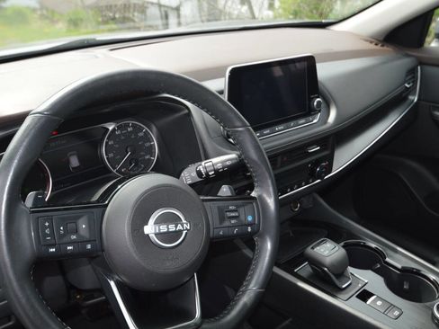 Used 2023 Nissan Rogue SV w/ SV Premium B Package image 5