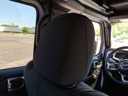 Used 2025 Jeep Wrangler Unlimited Sahara w/ Safety Group AWD/4WD image 14