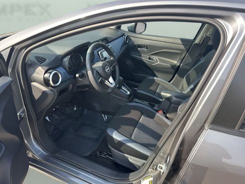 Used 2025 Nissan Versa SV image 9