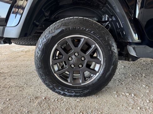 Used 2020 Jeep Gladiator Overland AWD/4WD image 43