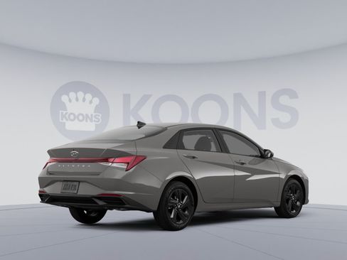 Used 2023 Hyundai Elantra SEL w/ Cargo Package FWD image 4