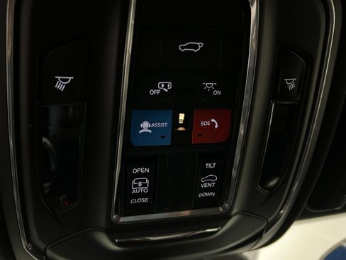 Used 2021 Jeep Grand Cherokee L Laredo image 24