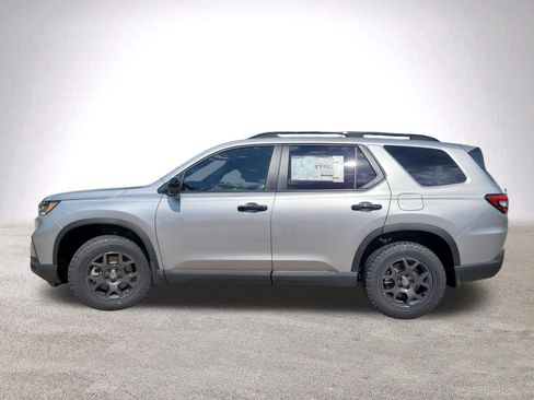 Used 2025 Honda Pilot TrailSport image 6