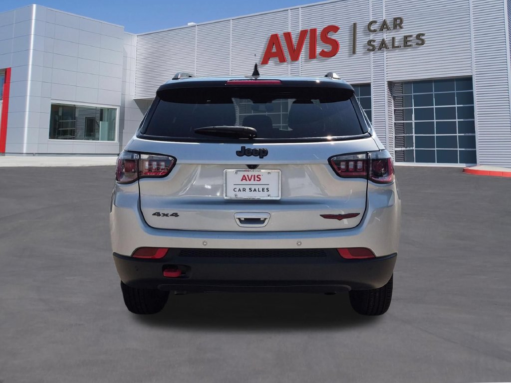 Used 2025 Jeep Compass Trailhawk AWD/4WD image 7