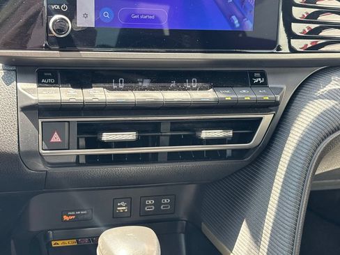 Used 2025 Toyota Camry SE FWD image 14