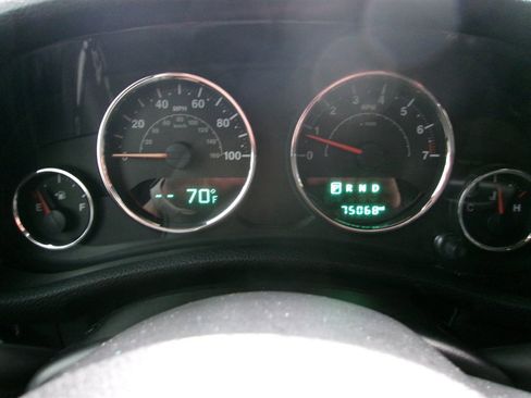 Used 2015 Jeep Wrangler Unlimited Sahara image 22