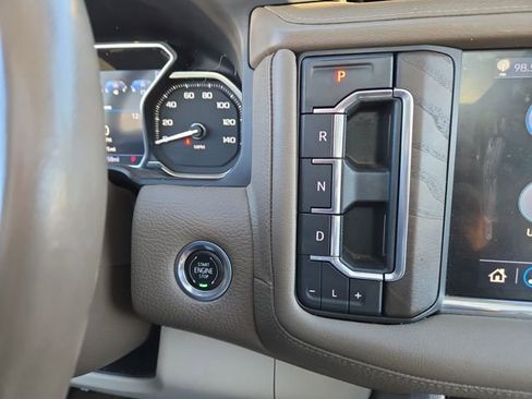 Used 2021 GMC Yukon XL Denali w/ Denali Premium Package image 21