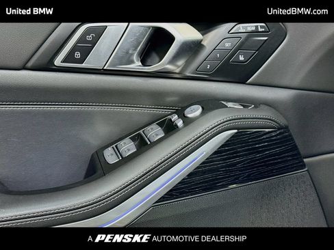 Used 2024 BMW X7 xDrive40i w/ M Sport Package AWD/4WD image 3