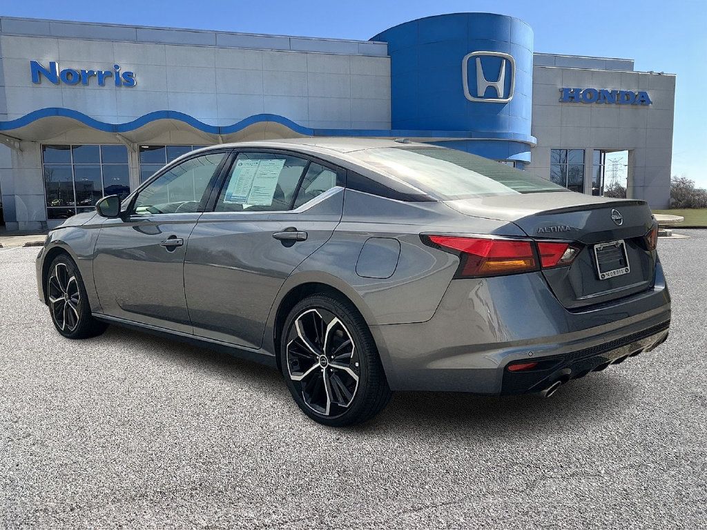 Used 2023 Nissan Altima 2.5 SR FWD image 3
