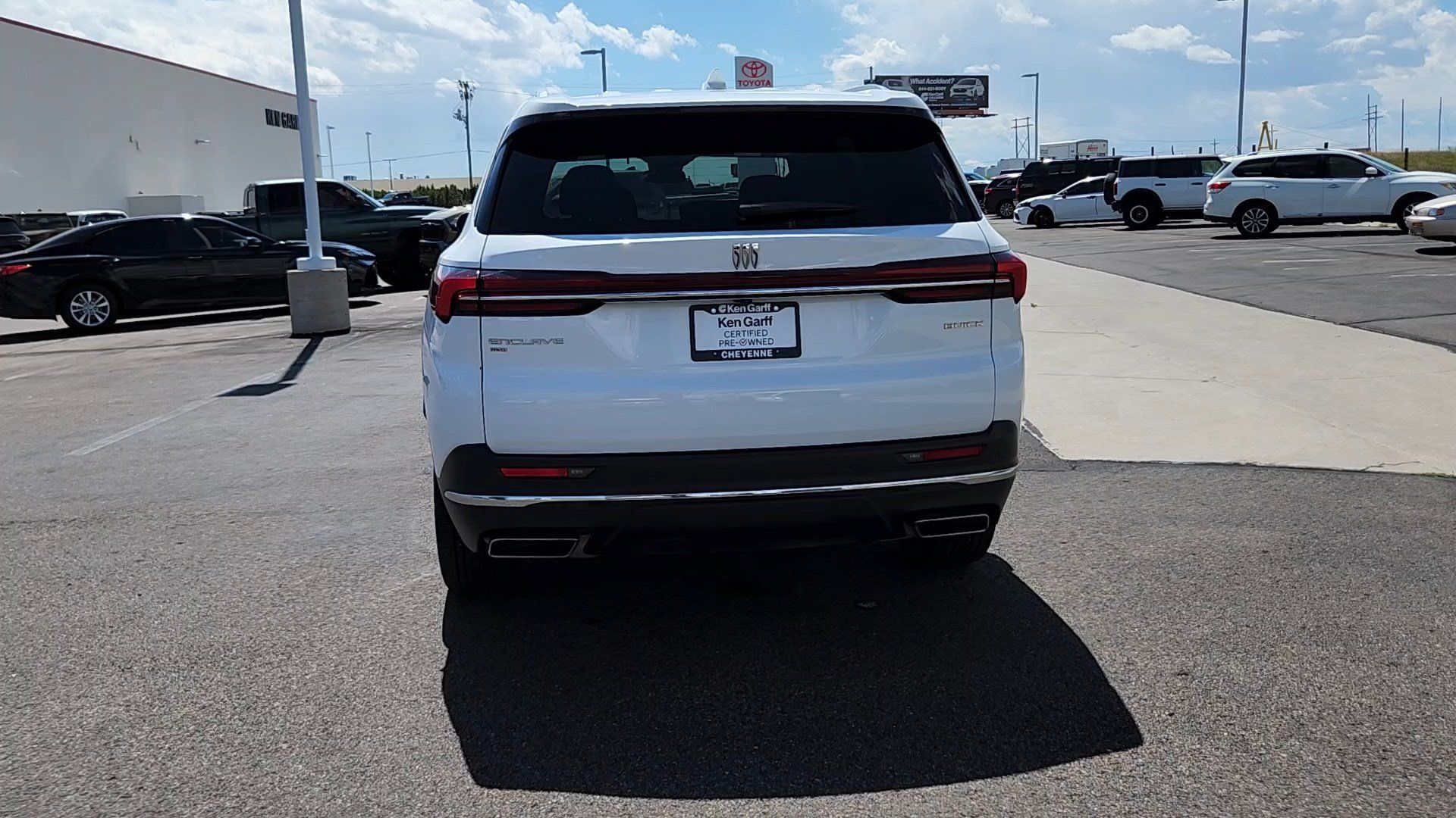 Used 2025 Buick Enclave Preferred AWD/4WD image 3