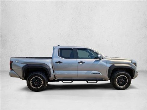 Used 2025 Toyota Tacoma TRD Off-Road AWD/4WD image 4