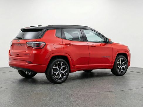Used 2025 Jeep Compass Limited image 9