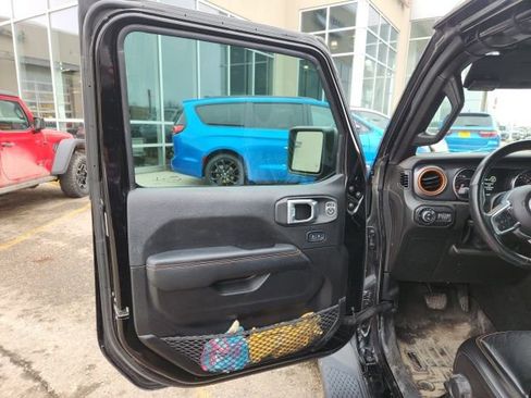 Used 2022 Jeep Gladiator Mojave w/ Cold Weather Group image 8