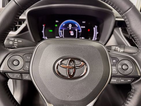 Used 2025 Toyota Corolla SE w/ SE Premium Package image 16
