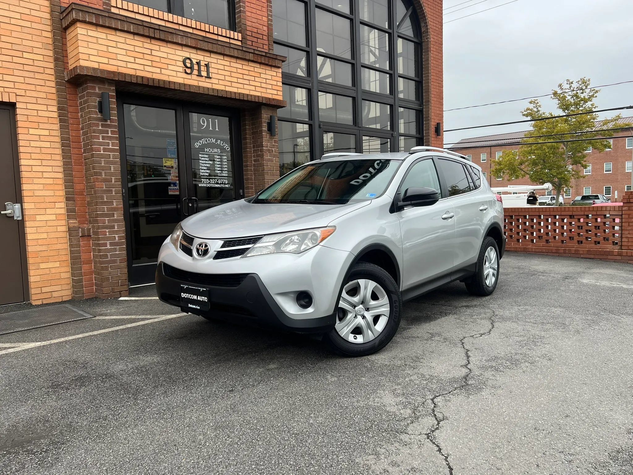 Used 2015 Toyota RAV4 LE AWD/4WD image 2